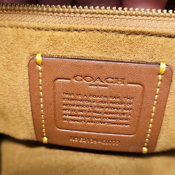 Coach Leatherware Tan and Black Bag - Picture 7 of 8